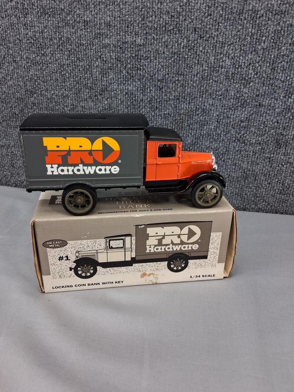 Ertl 1931 Hawkeye Locking Truck Bank Pro Hardware 1993